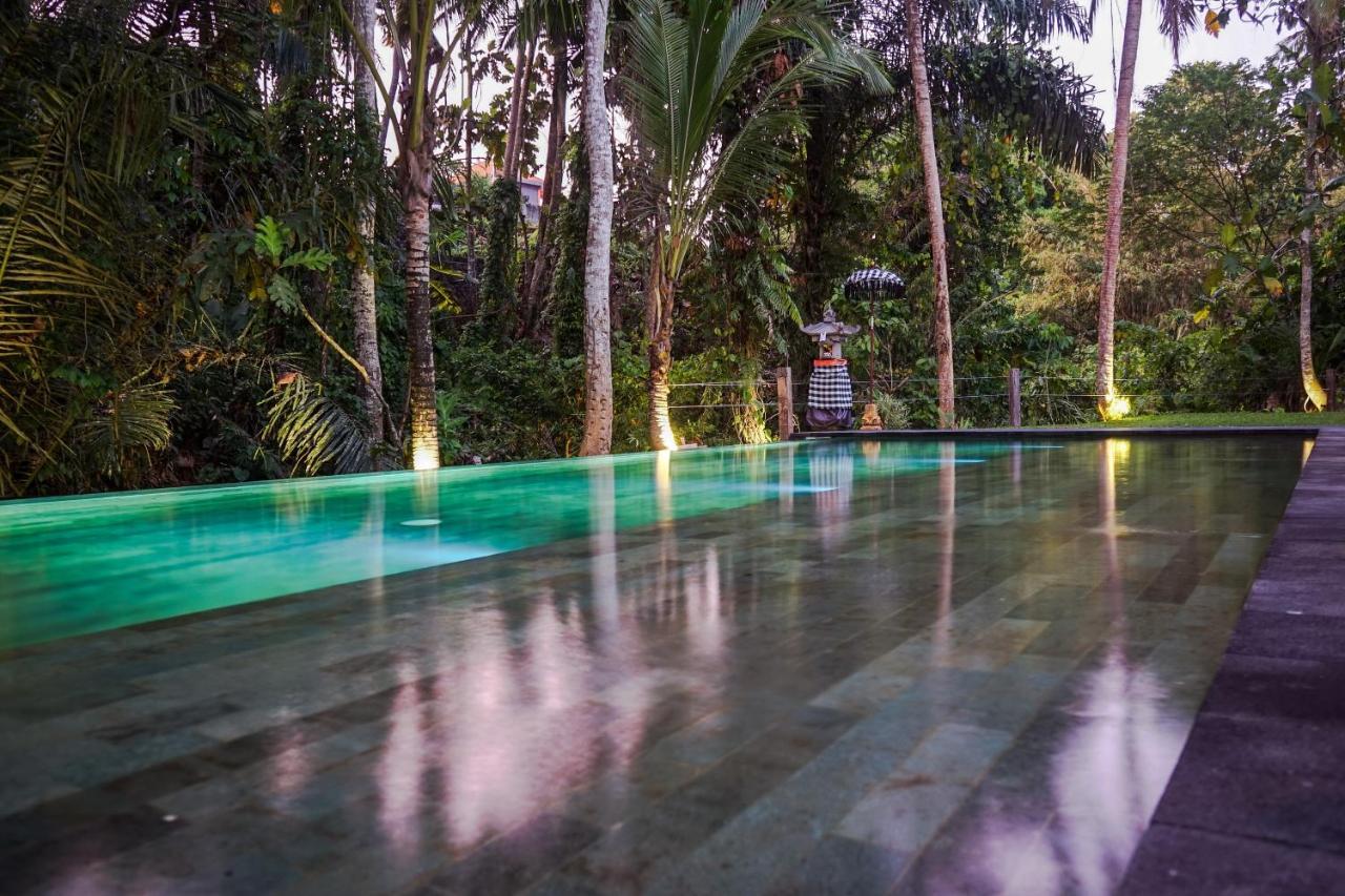 Hôtel Six Cubes Ubud Extérieur photo