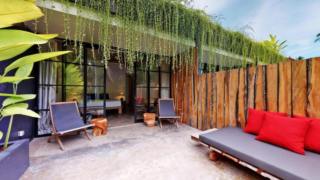 Hôtel Six Cubes Ubud Extérieur photo